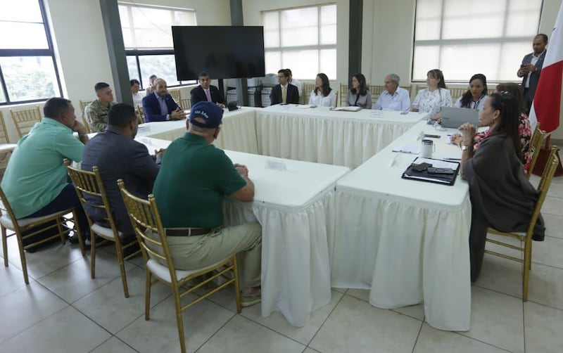 Taboga y autoridades acuerdan diálogo directo para abordar el aumento del pasaje