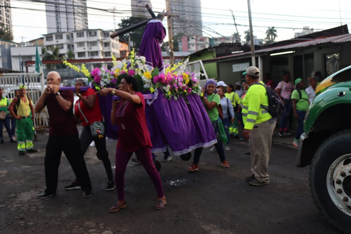 Trabajadores de la Autoridad de Aseo rindieron honor al Cristo Negro de Portobelo