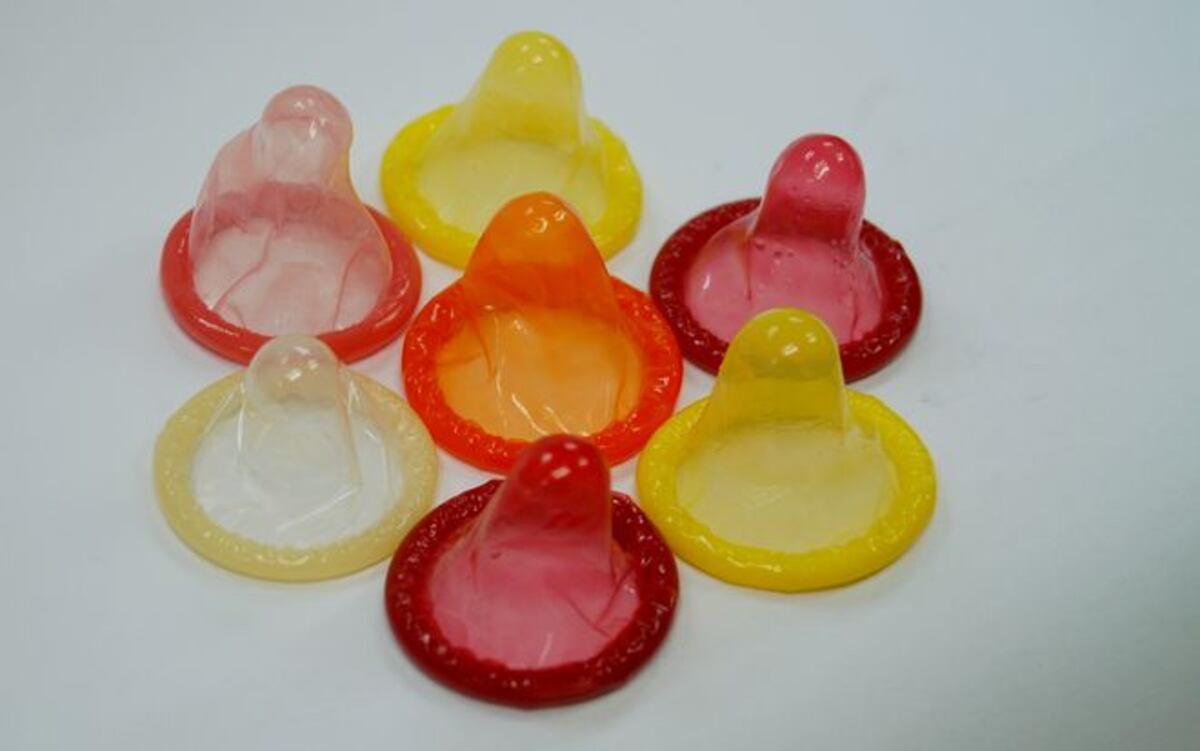 Suegra peligrosa. Quería ser abuela y le hizo agujeros a condones de su hijo