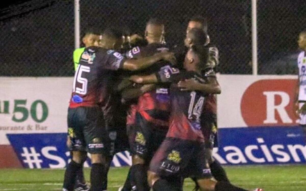 Sporting mantiene su invicto con una joya de gol