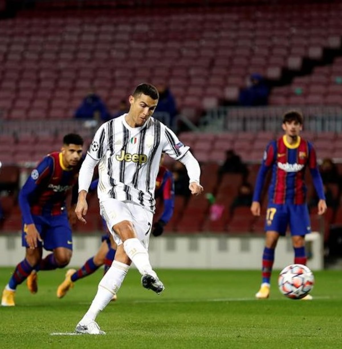 La Juve golea al Barça. Cristiano les metió dos