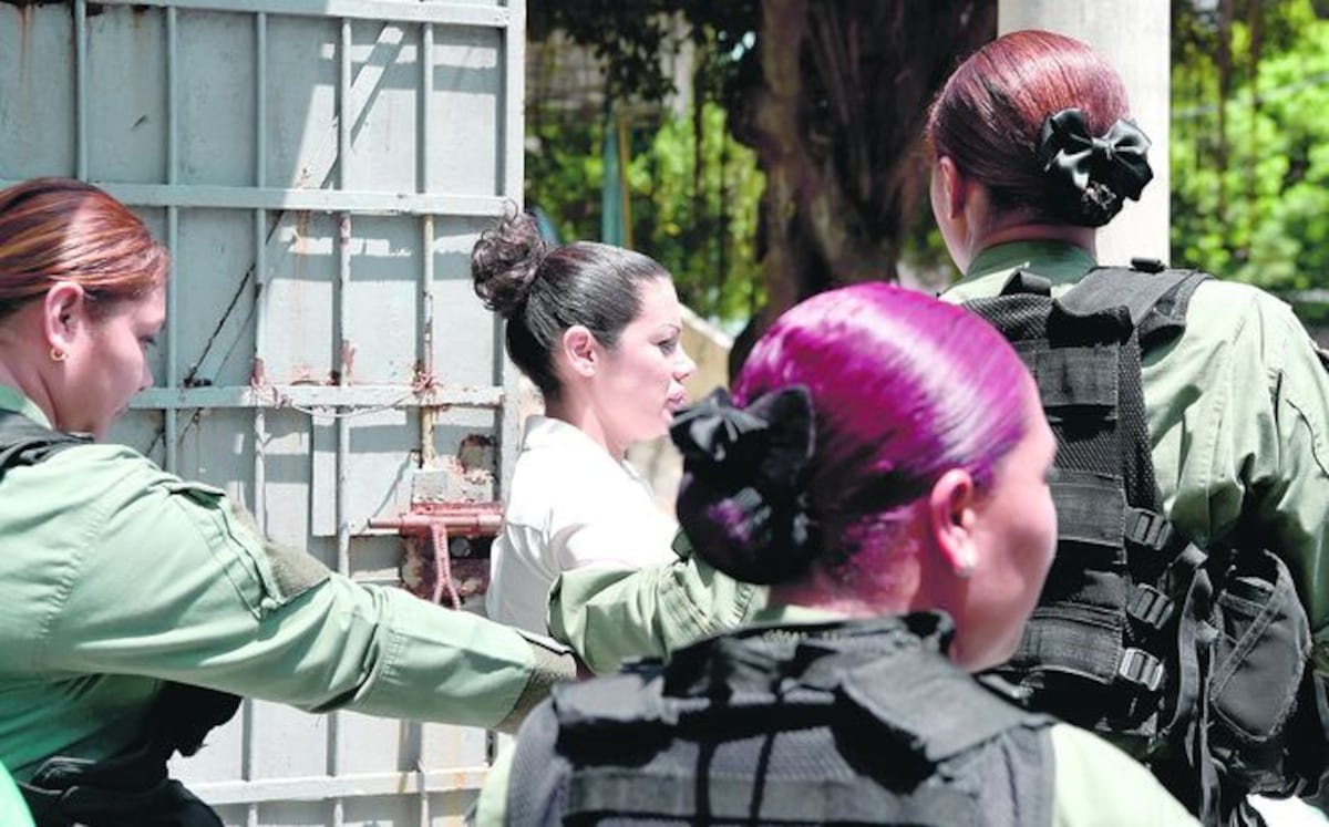 LE DA UN YEYO. Chechi,  excara de TV, se desmaya en prisión al recibir noticia