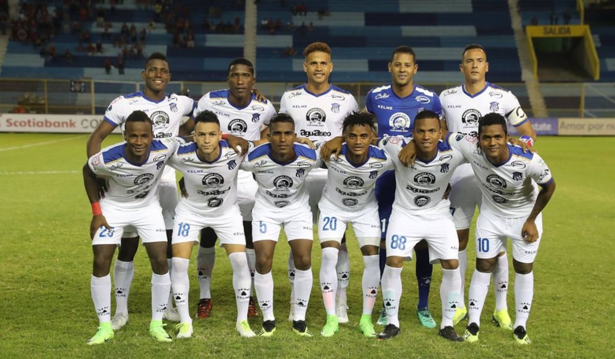 Árabe Unido gana en el último momento y con una chilena