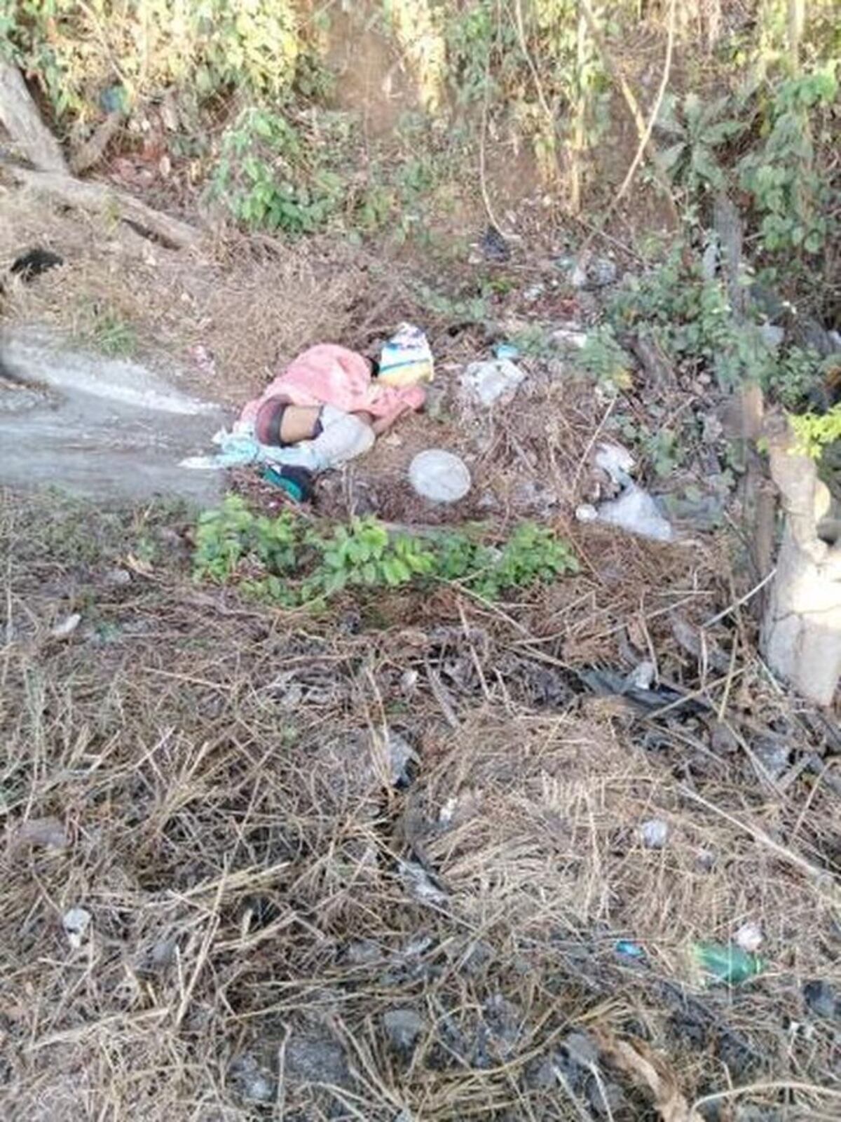 Estaba en boxer el cuerpo encontrado amordazado y sin vida en Vía Centenario