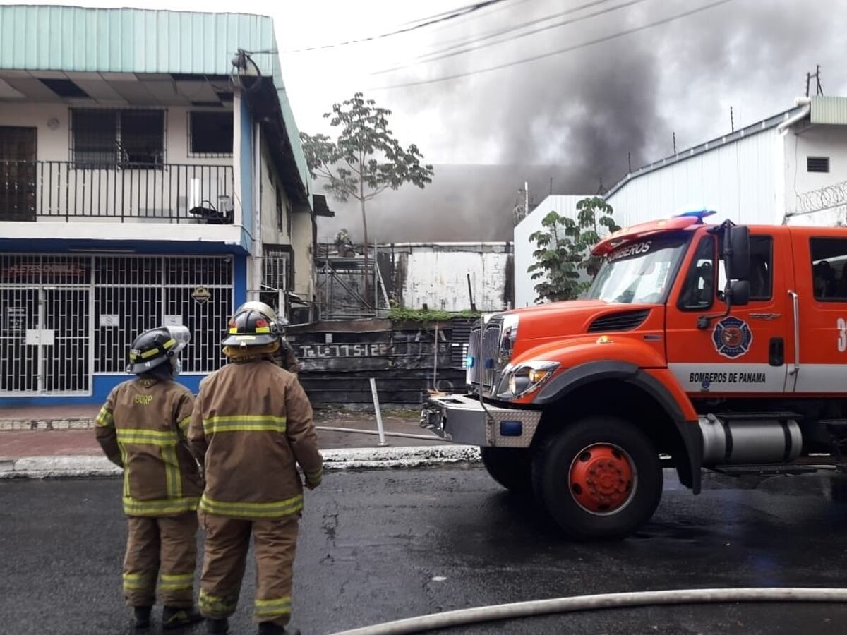 Incendio en la zona comercial de David deja afectaciones