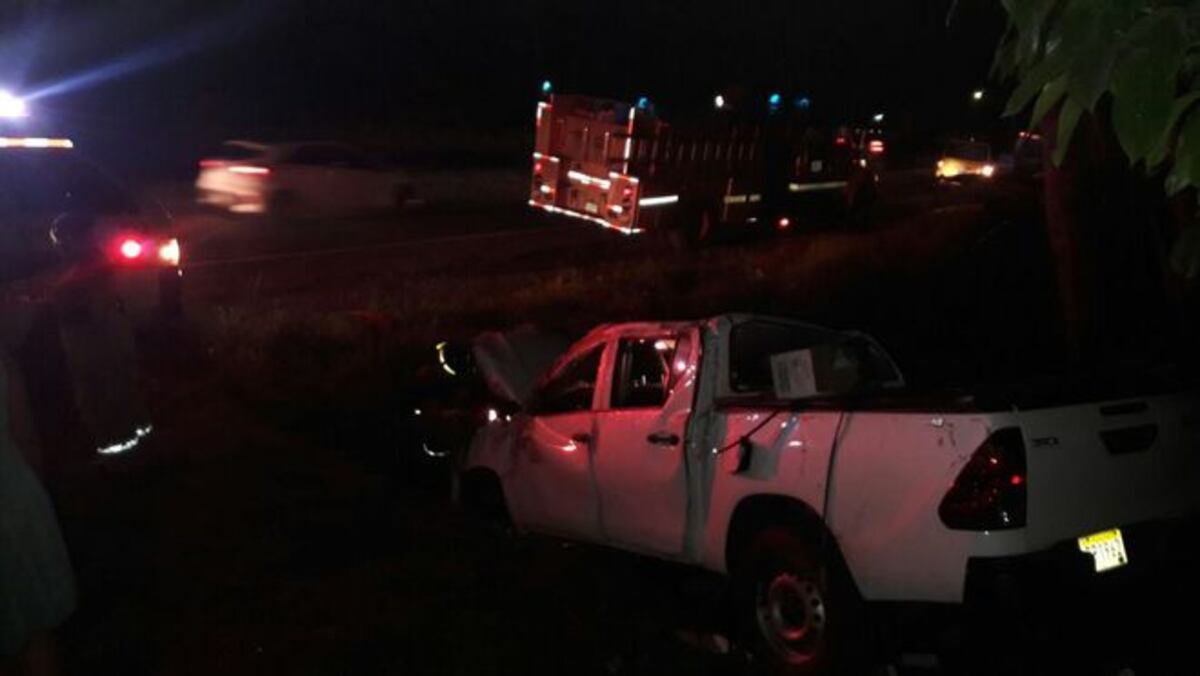 MÚLTIPLES HERIDOS.'Pickup' queda apachurrado al salirse de la vía en La Chorrera