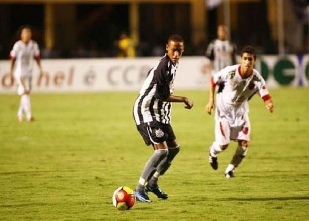 Diez años de Neymar en la elite, entre éxitos y polémicas