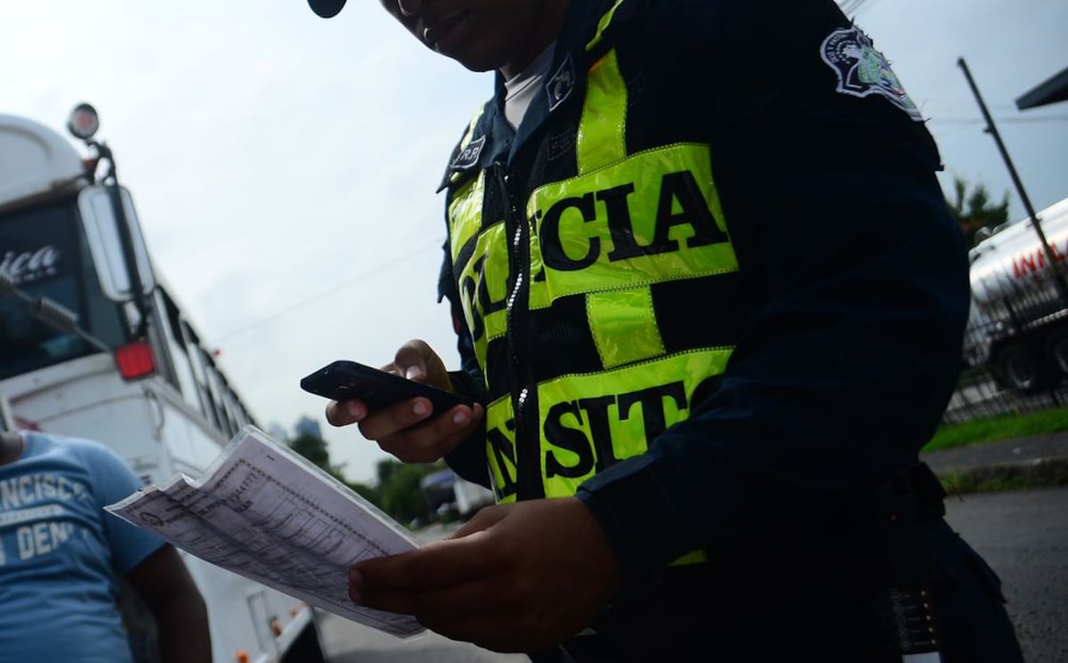 Imputan cargos a hombre que llamó 'corrupto' y 'coimero' a policía