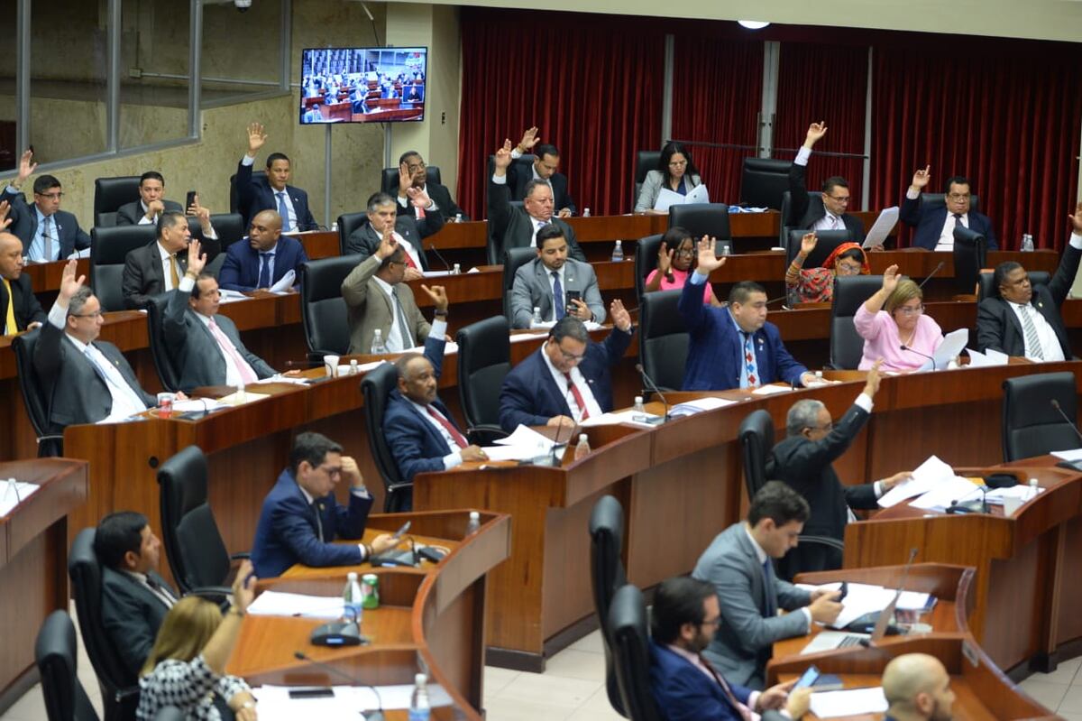 Juan Diego Vásquez se embellaca. Pide a Nito que no pierdan más tiempo y convoque a una Asamblea Constituyente Paralela