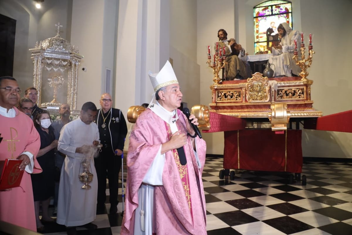 Bendicen el anda de la Última Cena que encabezará la procesión de Jueves Santo en el Casco Antiguo