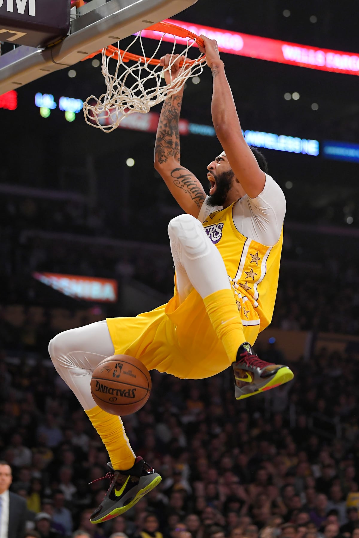 Anthony Davis le mete 46 puntos a su exequipo