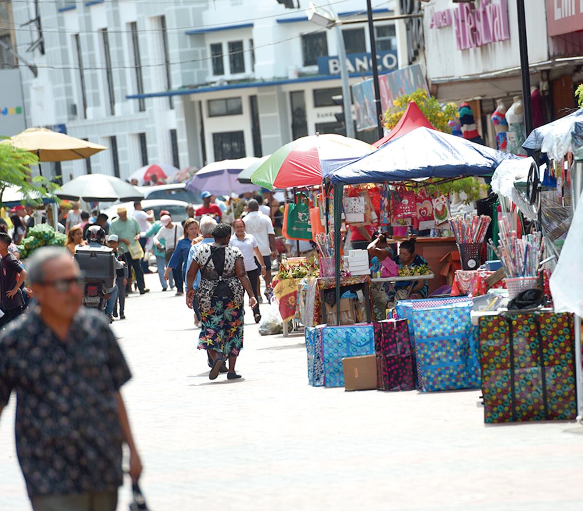 Alcaldía de Panamá reitera que permisos a buhoneros por la Navidad concluyen este martes 7 de enero