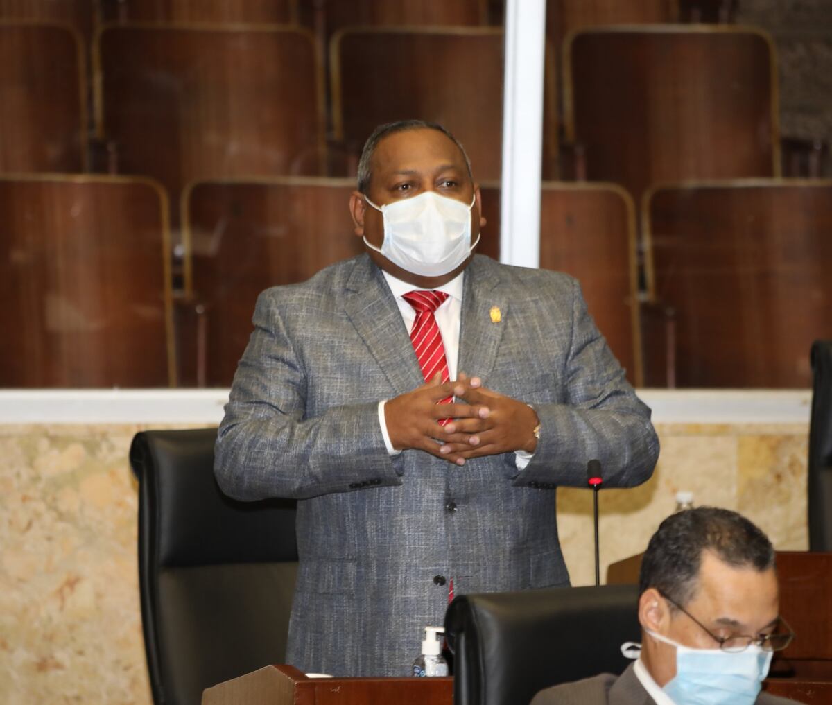 ‘Huevito’ Pineda presenta iniciativa para favorecer al ‘Loco’