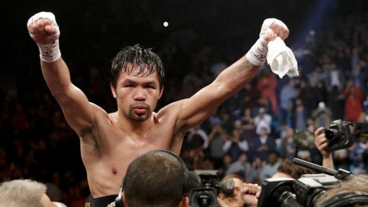 Pacquiao retiene título ante Broner y reta a Mayweather para revancha