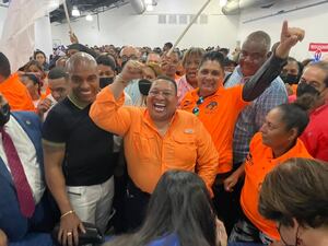 ‘La comparsa de Alex Lee con tremenda salsa viene’. Así fue su  postulación. Video