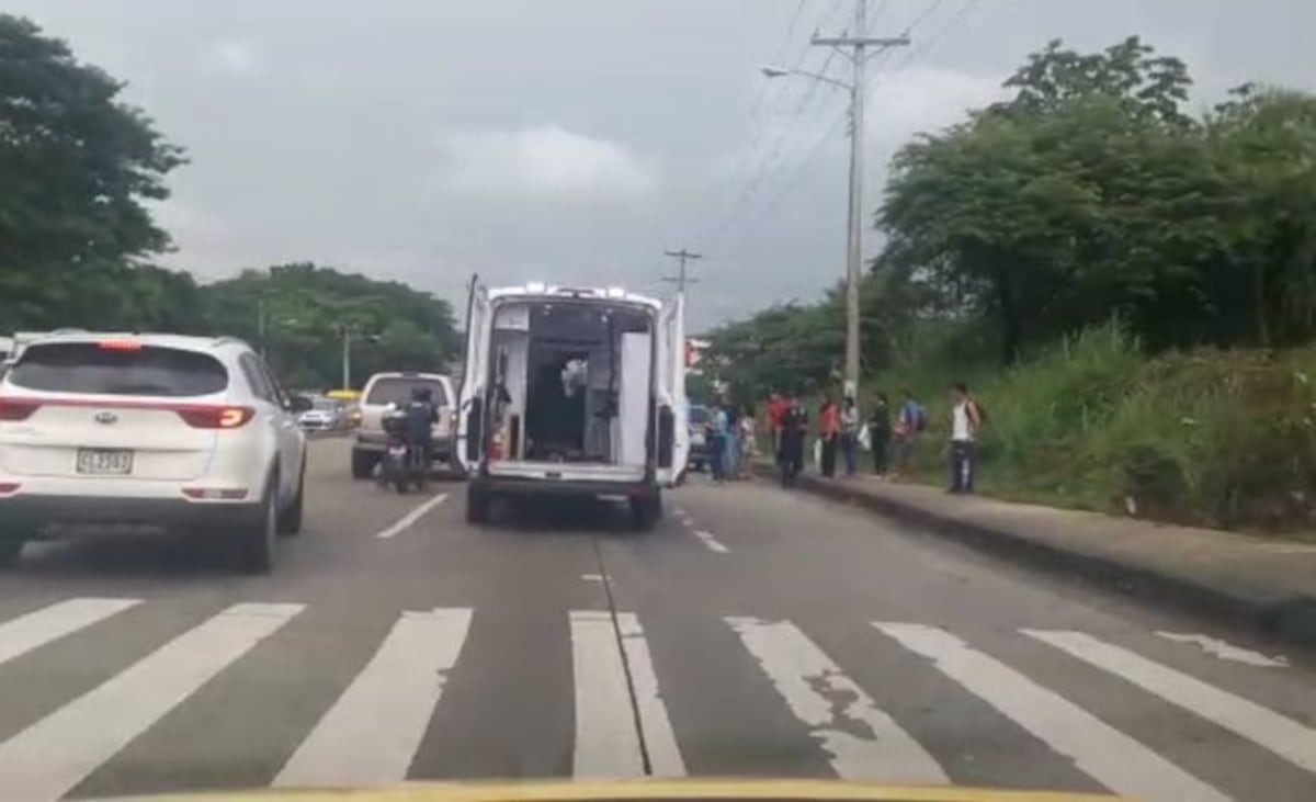 Muere estudiante a falta de puente peatonal en Centenario.Cuestionan a diputados