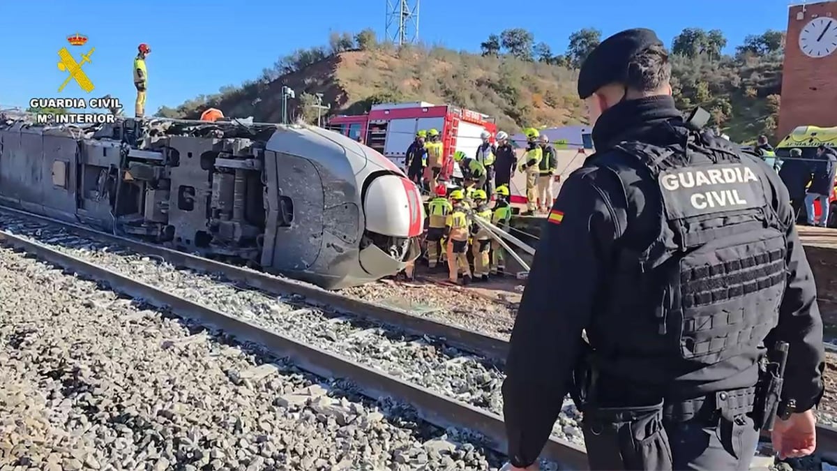 Choque de trenes deja al menos 39 muertos en Córdoba