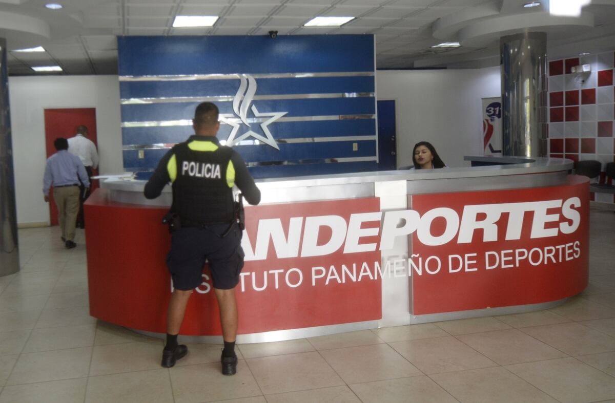 Fiscalía revisa contratos y solicitudes recabadas durante allanamiento a Pandeportes 