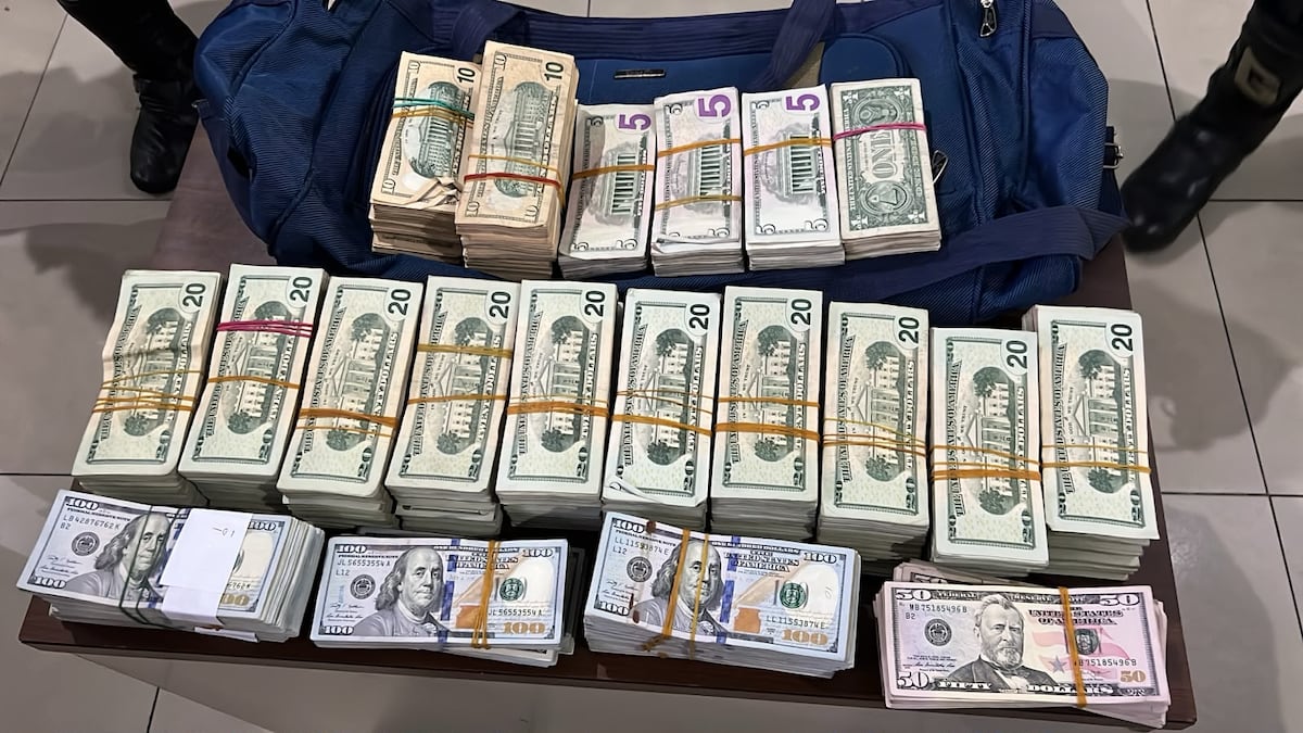 Alerta por robo en Frangipani termina con tres aprehendidos y una gran cantidad de dinero incautada