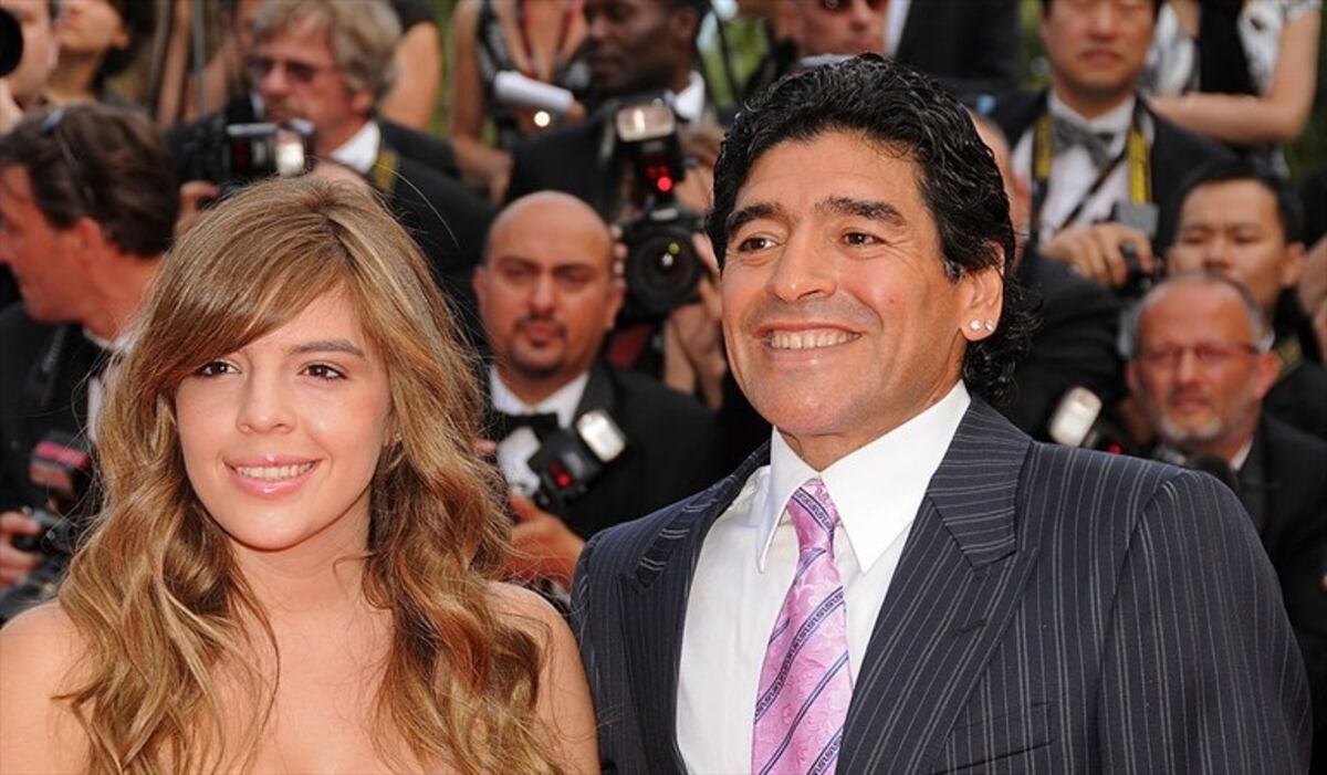 La hija de Maradona viaja hasta Dubái para convencer a su papá de ir a su boda