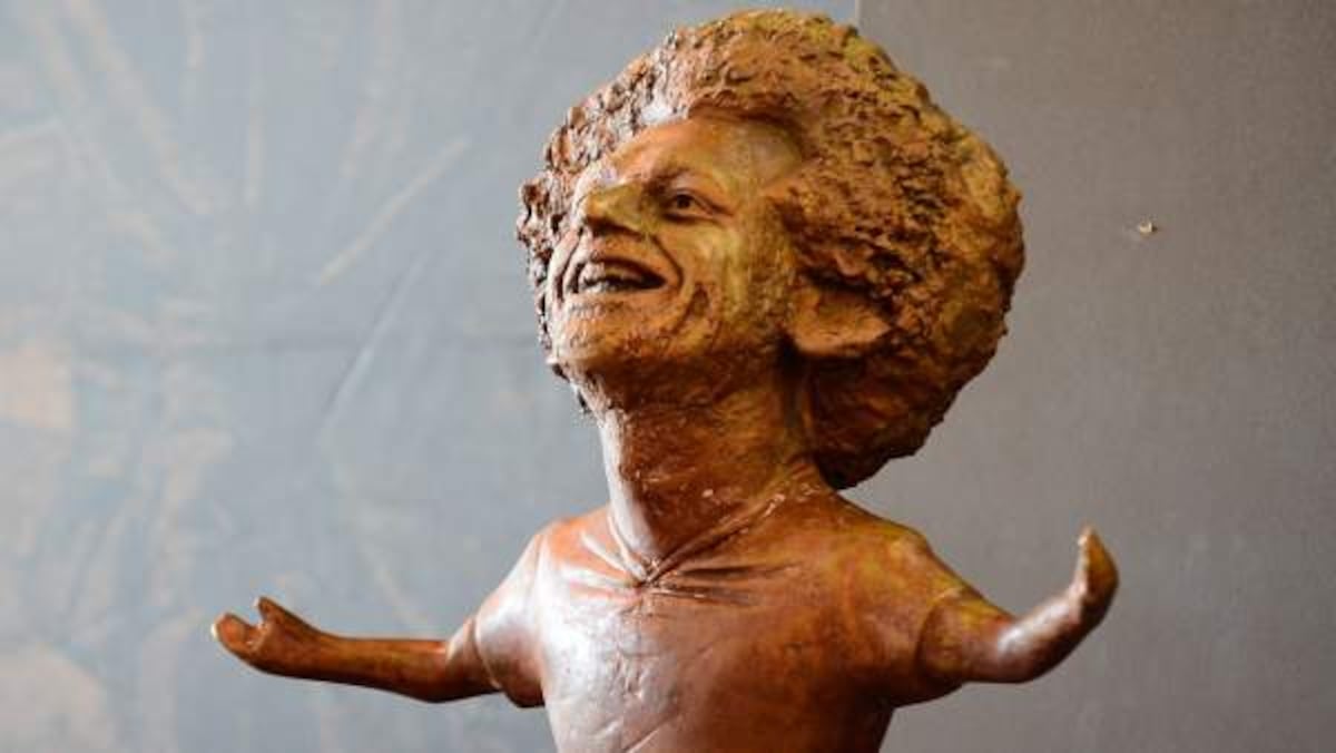 La estatua del futbolista egipcio Mohamed Salah llena de risas al mundo