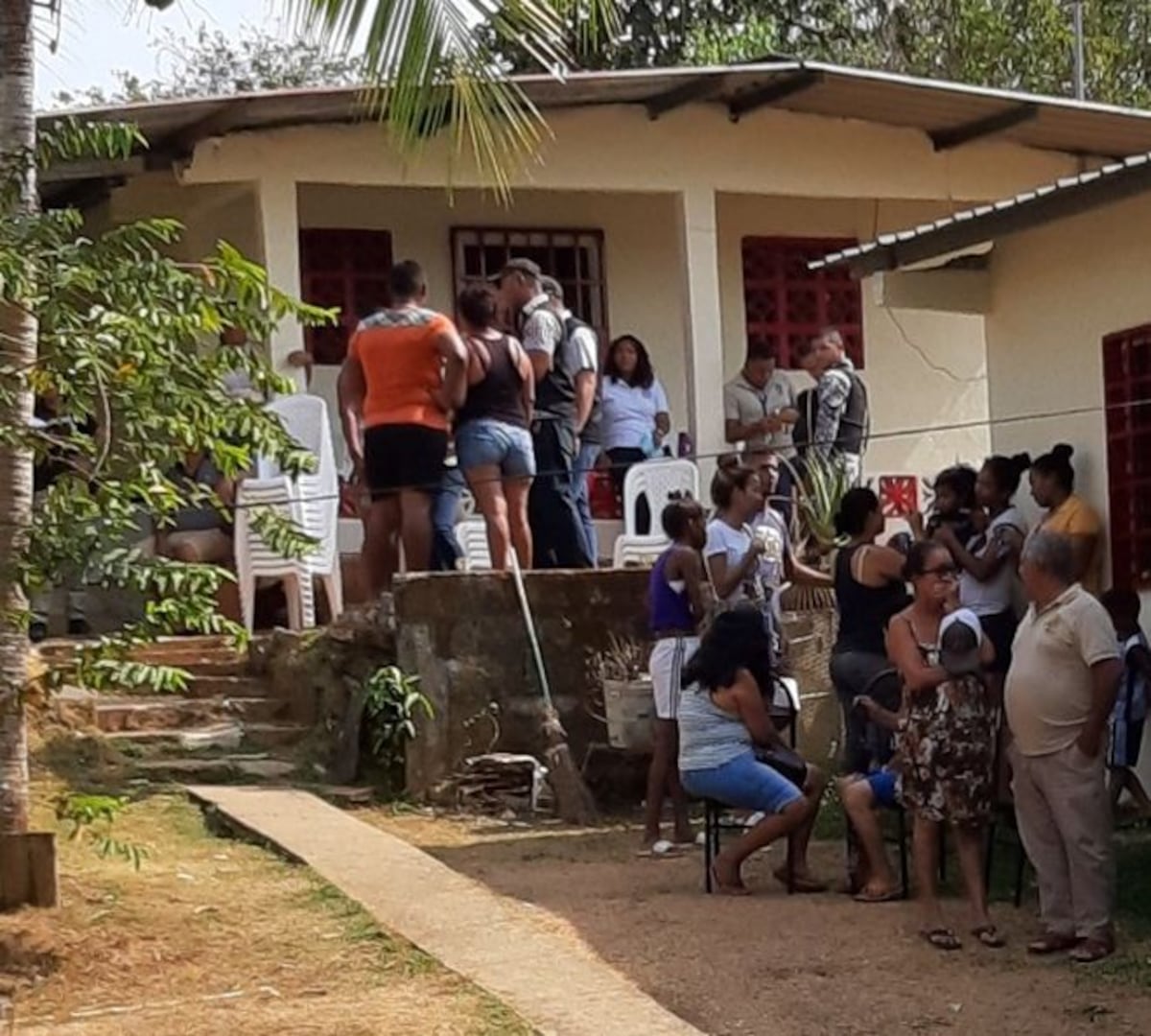 Entró al baño y no volvió a salir. Lo encontraron muerto con herida de puñal