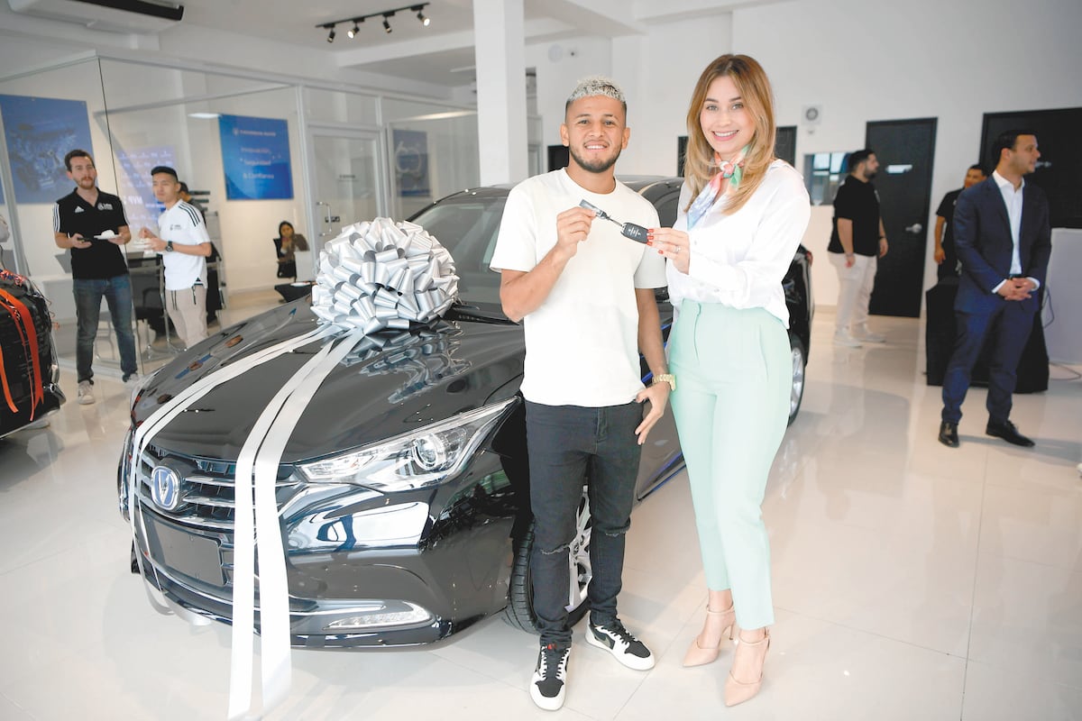 Víctor ‘Lipo’ Ávila ya tiene su auto Changan . El atacante del CAI recibió el vehículo