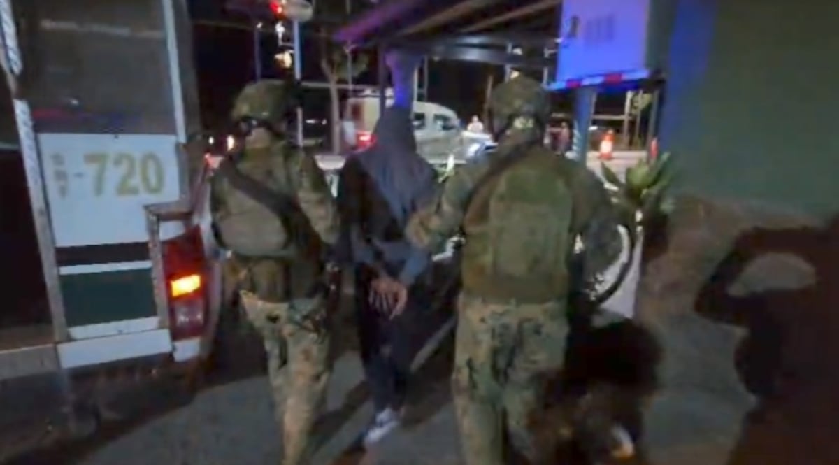 SENAFRONT: hallan presunta droga en un autobús y aprehenden a un ciudadano por tentativa de homicidio