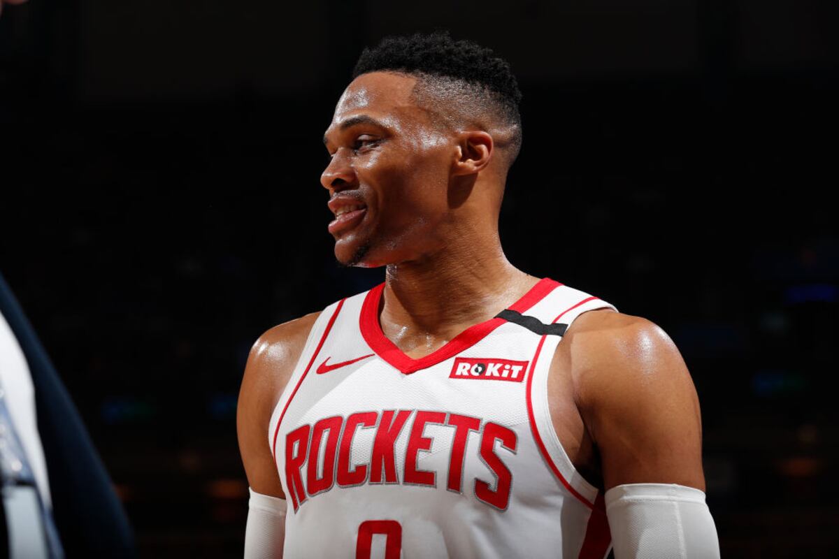 Russel Westbrook hace donación de computadores en medio de pandemia del COVID-19