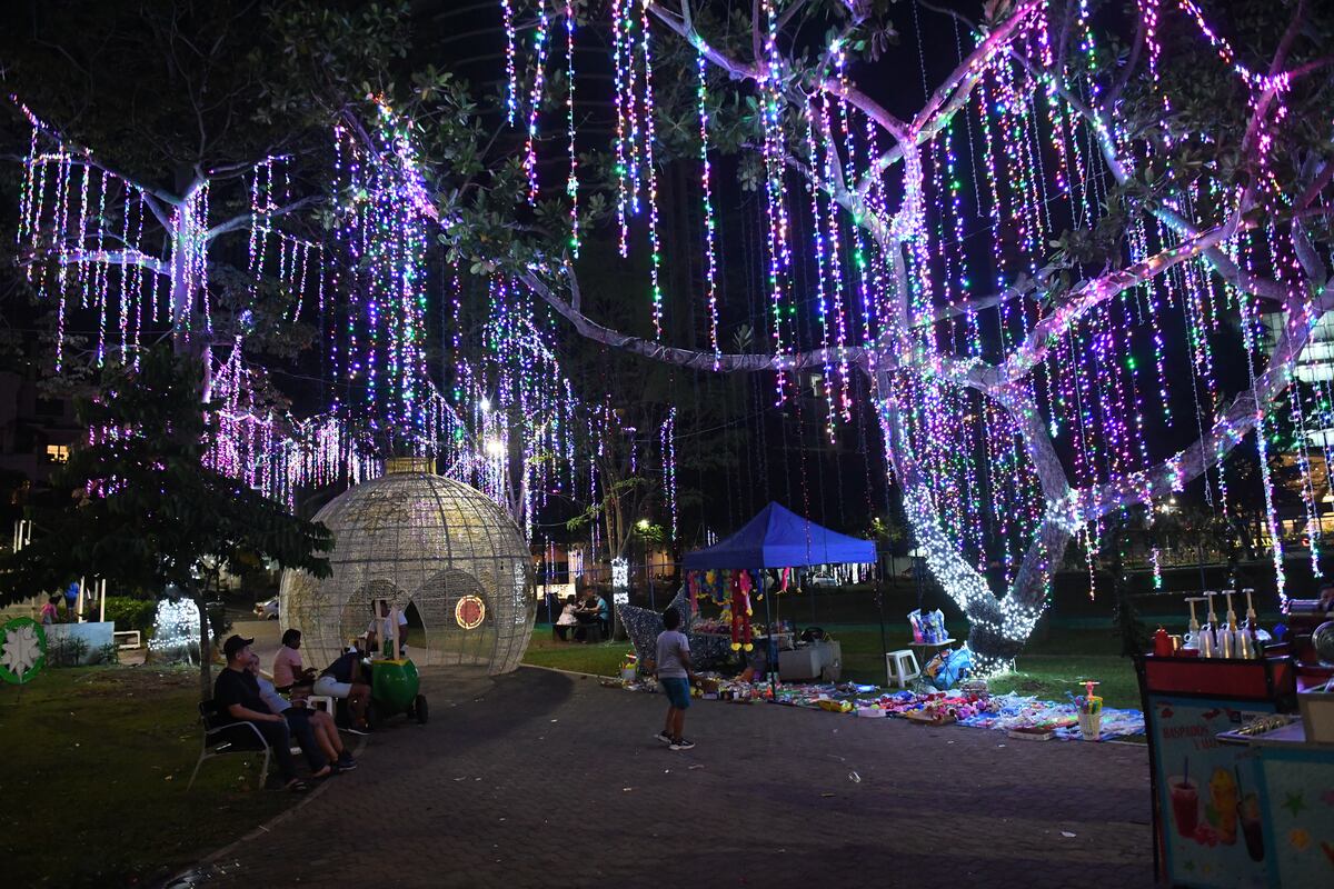 ¿Navidad más barata? Mizrachi recorta gasto y duplica alumbrado en la capital