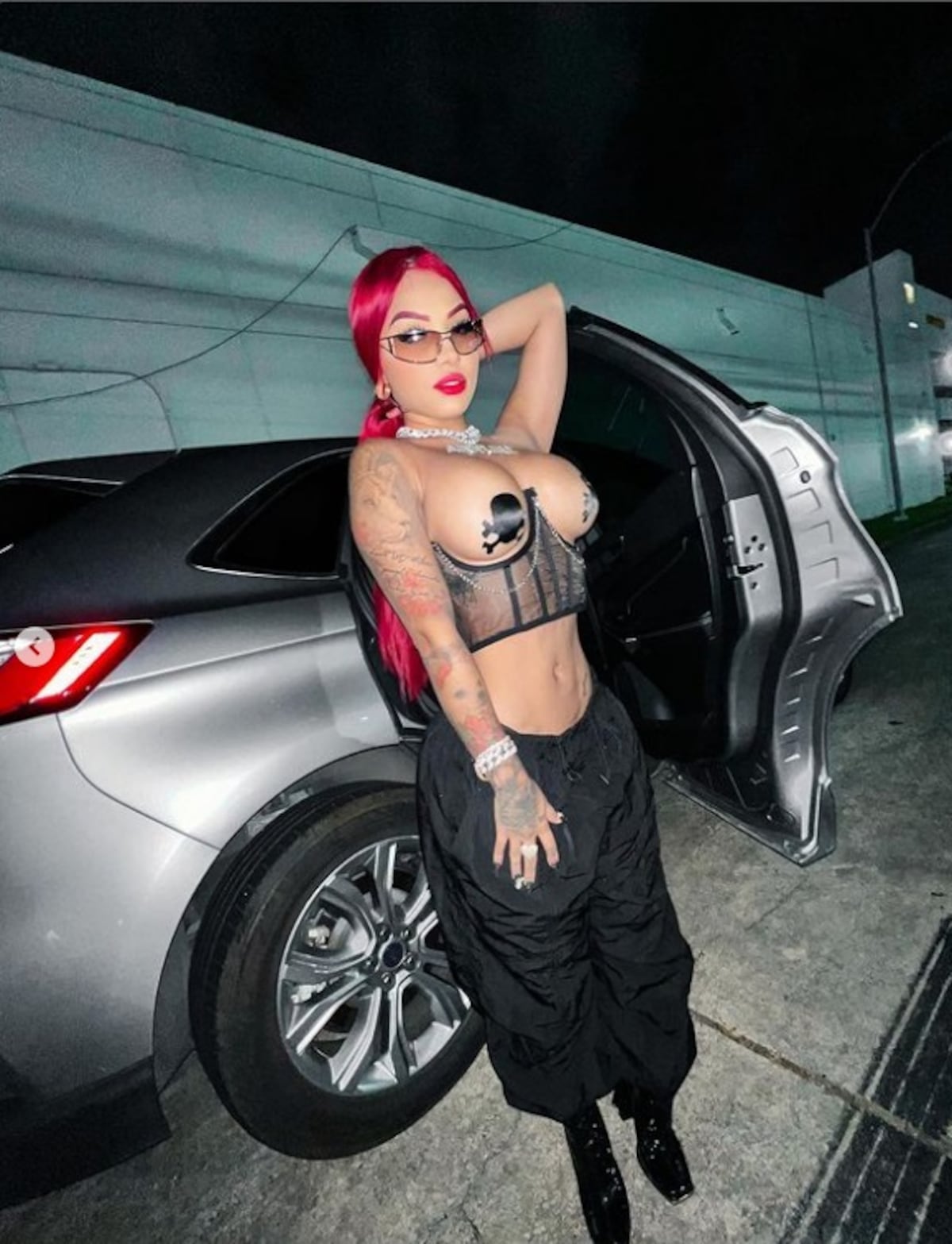 Lisa y atrevida. Anyuri enseña la pechonalidad con unos parches cubre-aréolas +Fotos