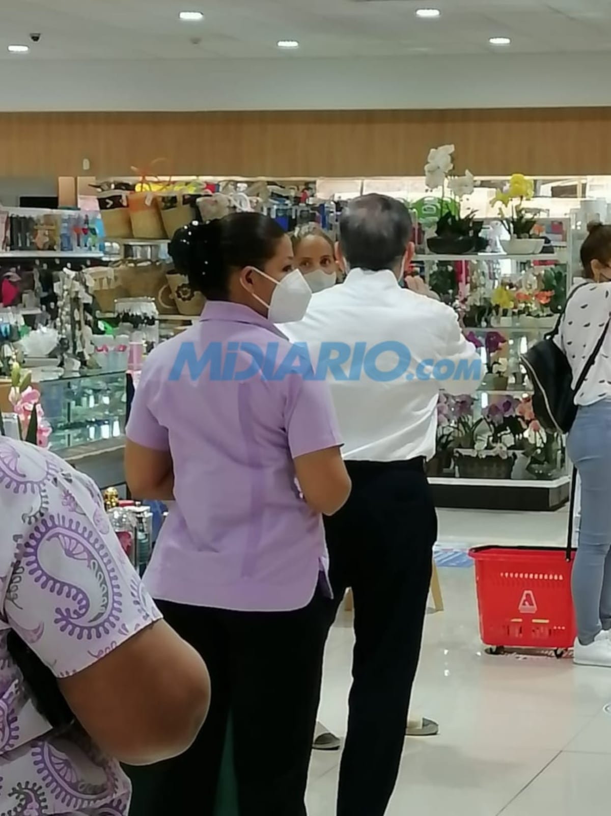 Pillan a Nito haciendo fila en un comercio de la localidad este lunes