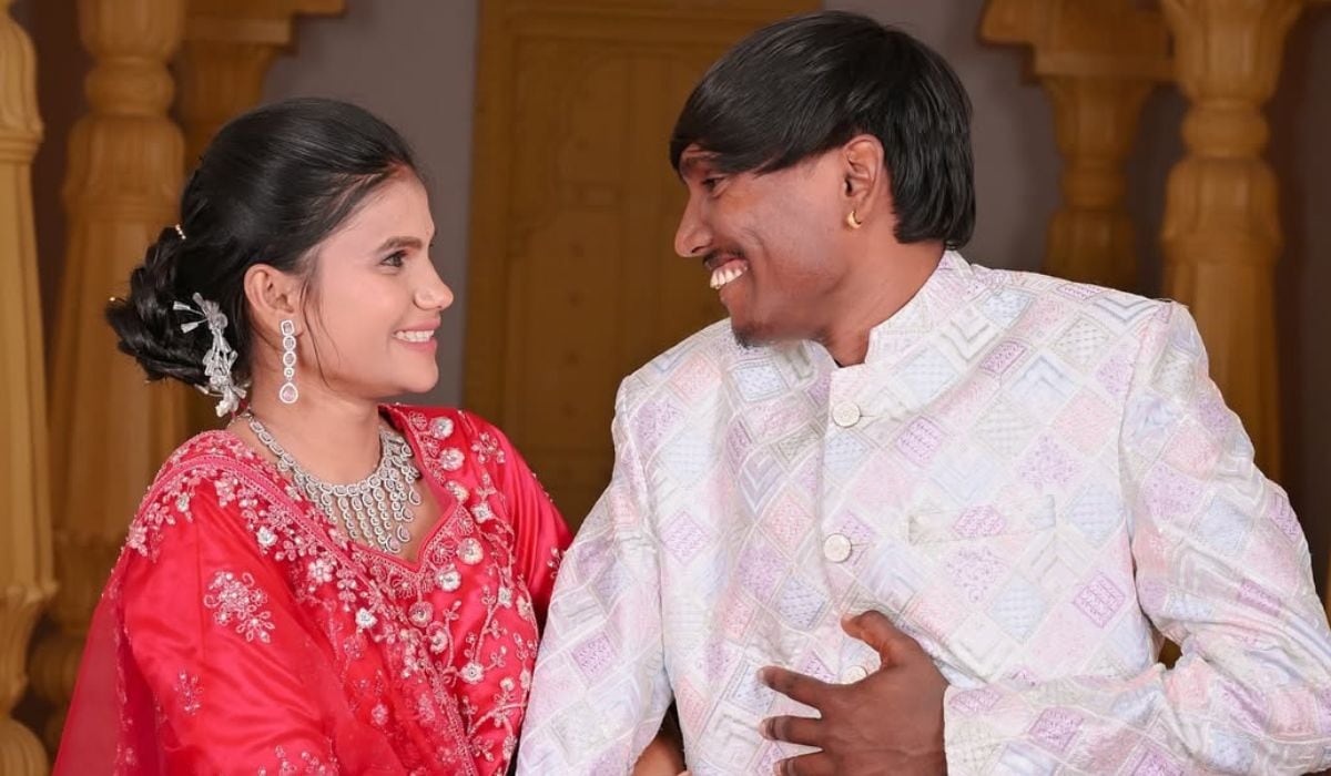 El ‘hombre más guapo de India’ se casa con su amiga de infancia y arrasa en redes