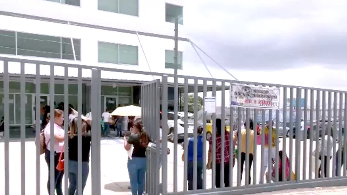 Padres de familia denuncian largas filas en el Ifarhu