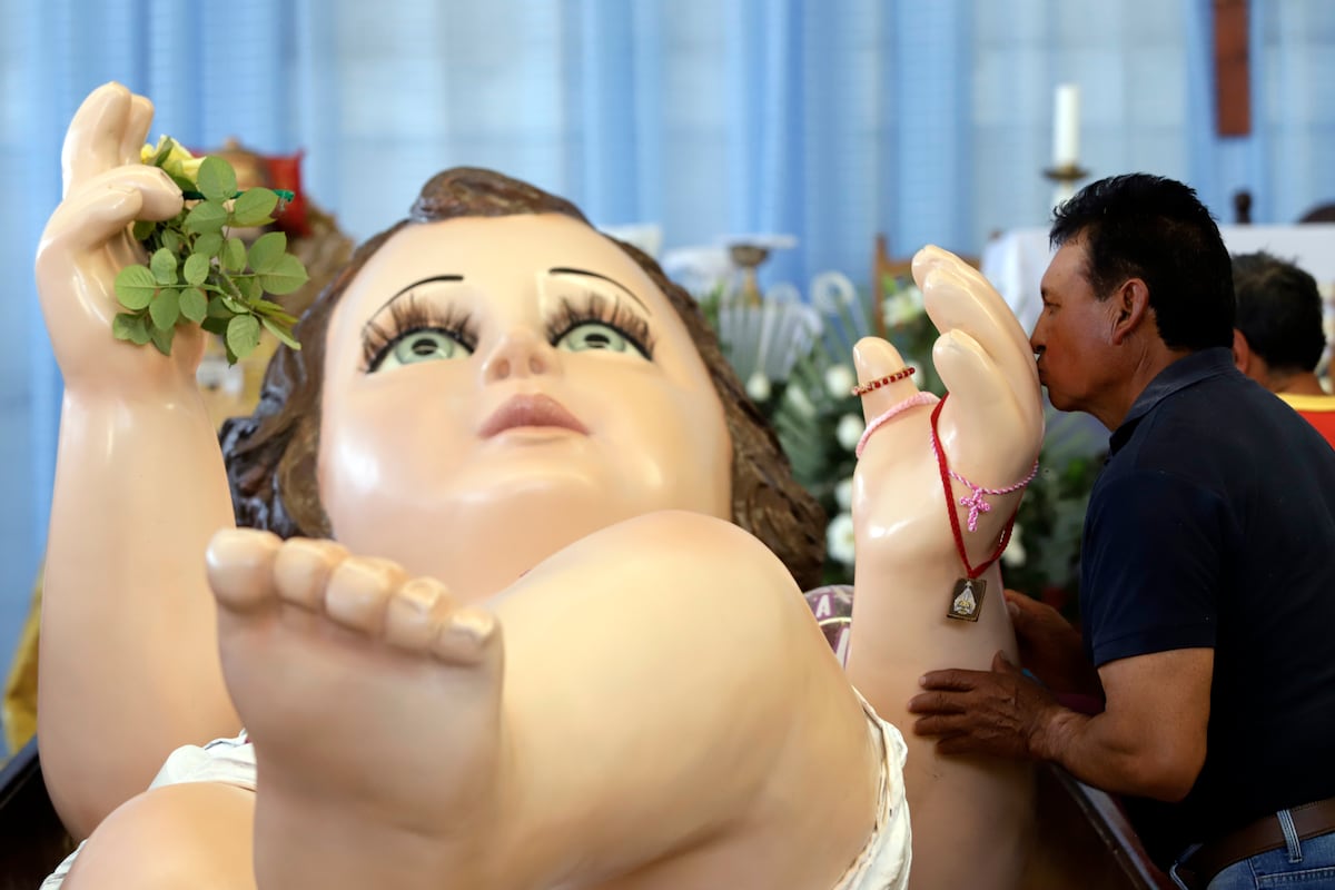 Niño Dios gigante asombra y  llama la atención en  el municipio de Ixtacuixta en México