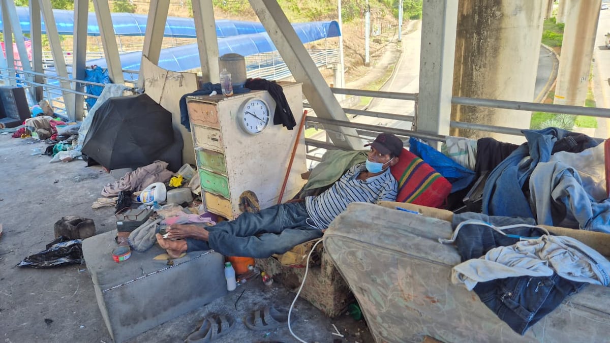 Desalojan puente tomado por personas sin hogar en San Miguelito