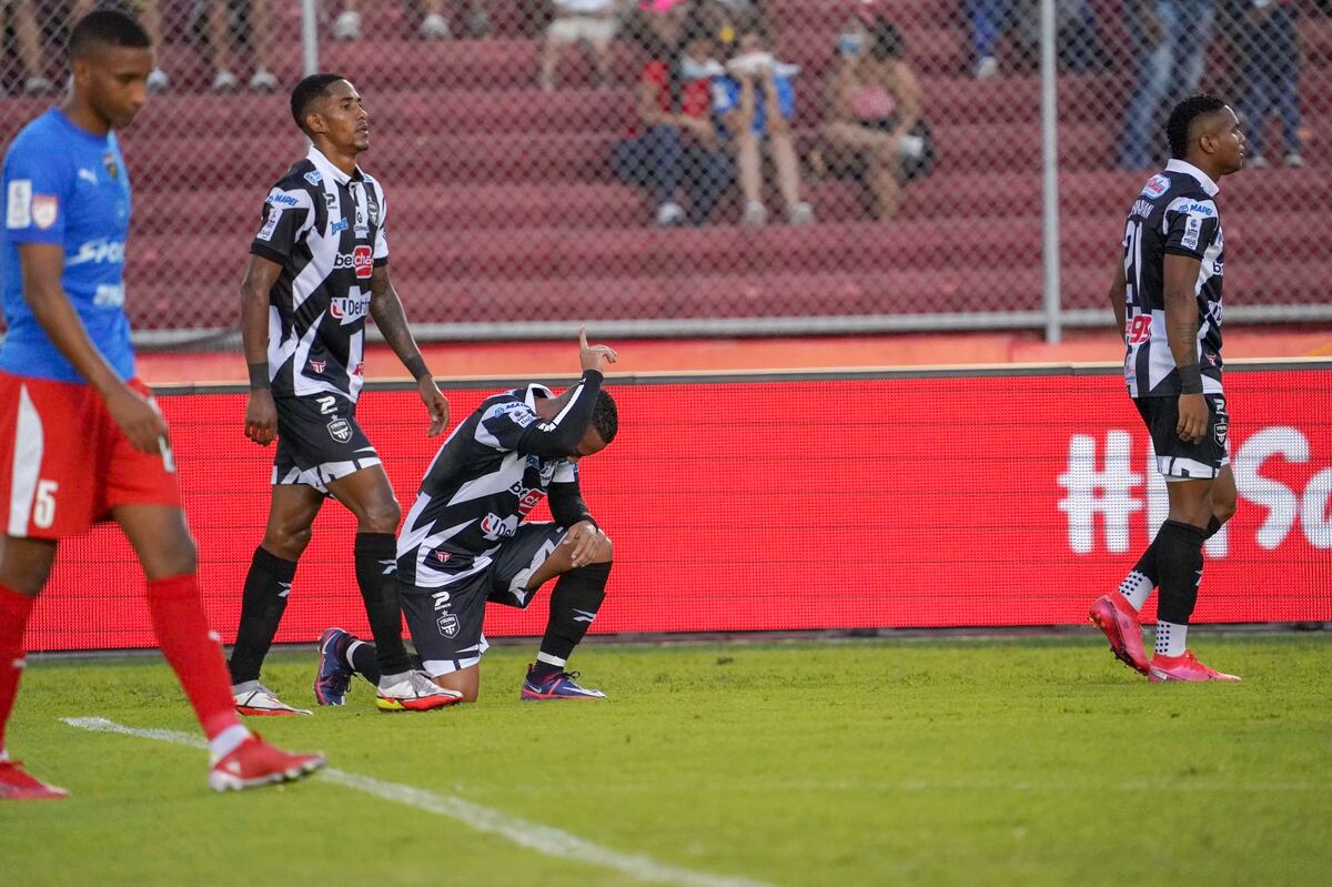 La LPF multa con 8 mil dólares a Plaza y a Tauro; también habrá vetados y partidos sin público