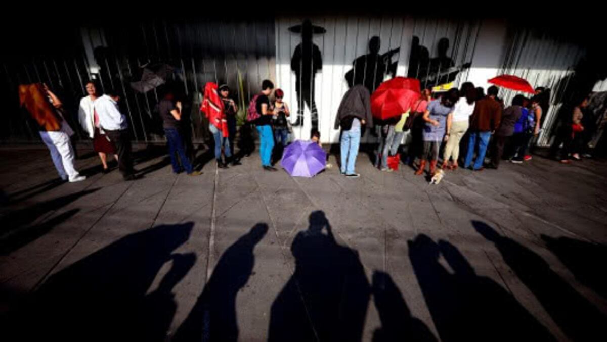 Hombres vestidos de mariachi irrumpen en la Plaza Garibaldi y matan a tres