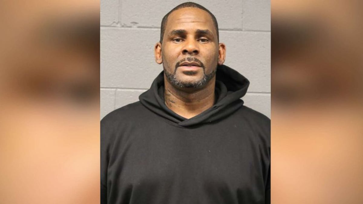 Liberan al cantante R.Kelly tras pagar fianza y ser acusado por casos de abuso
