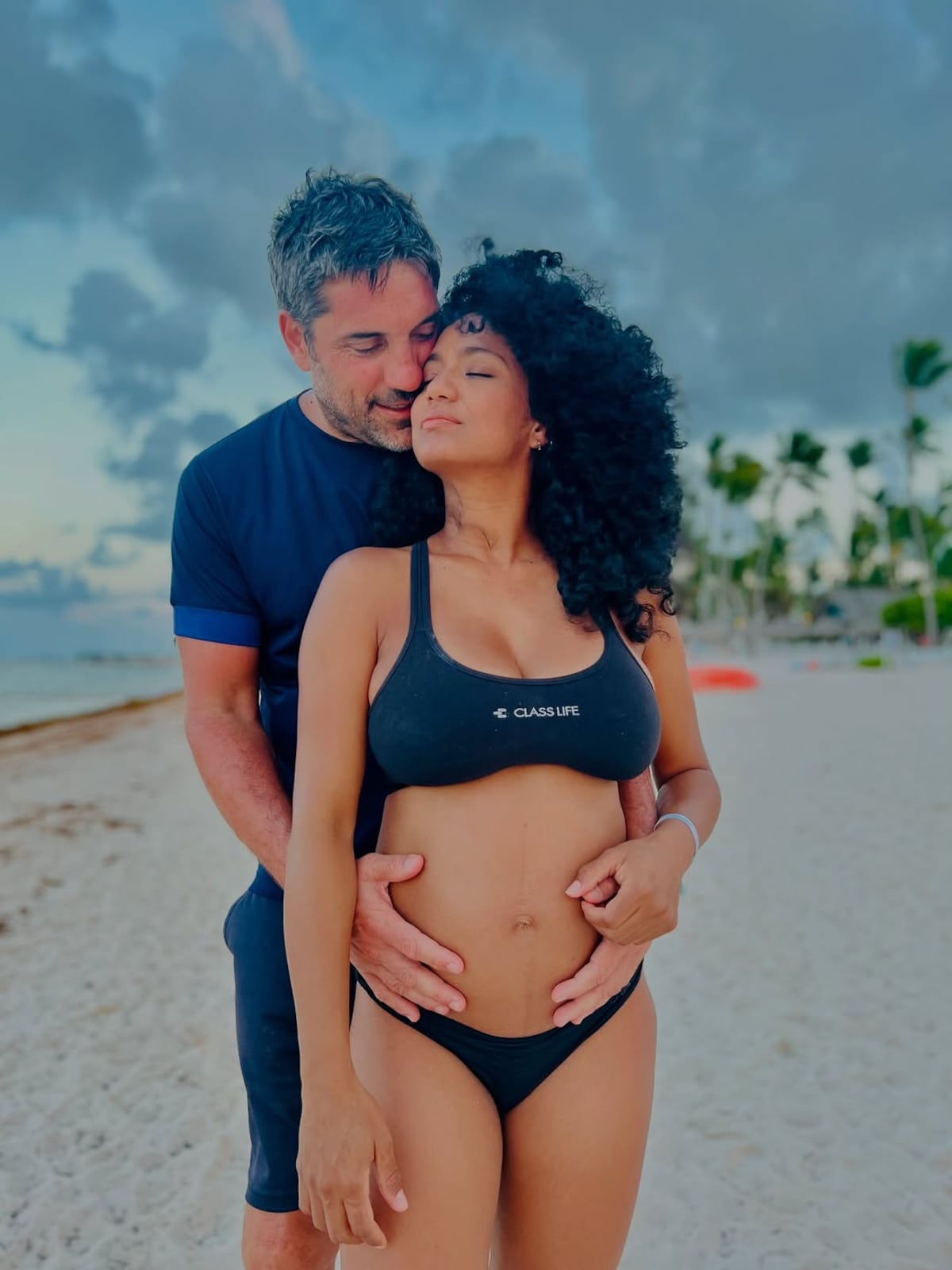 Ternura y pasión: Exconejita Playboy panameña confirma que agranda la familia