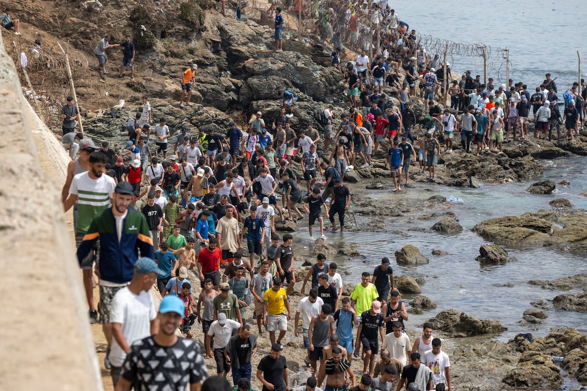 Marruecos reconoce 40.000 entradas de migrantes a Ceuta y 11 muertos en su territorio
