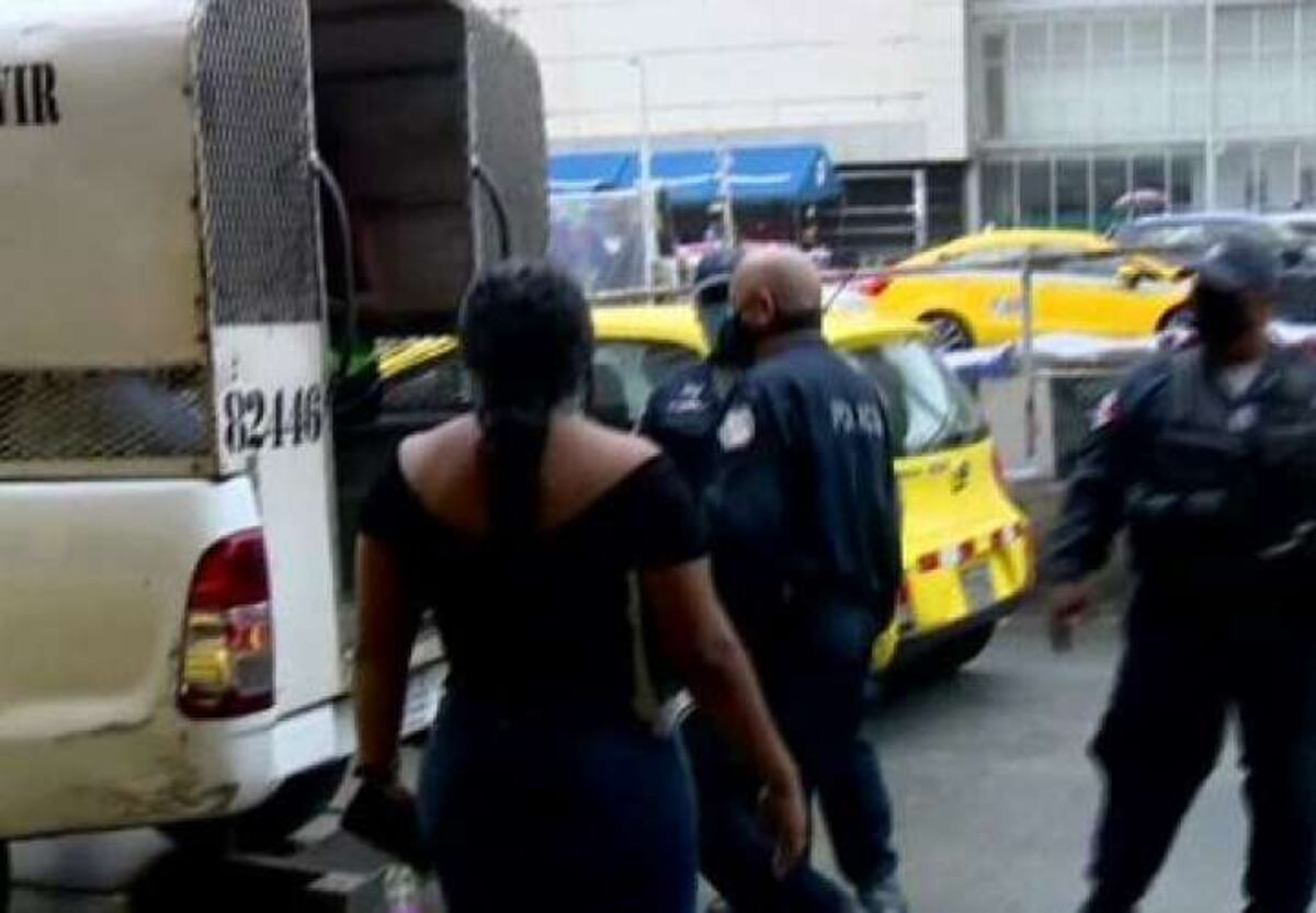 Sujeto enfermo con la covid-19 formaba fila tranquilamente en un supermercado de San Miguelito en pleno día de mujeres