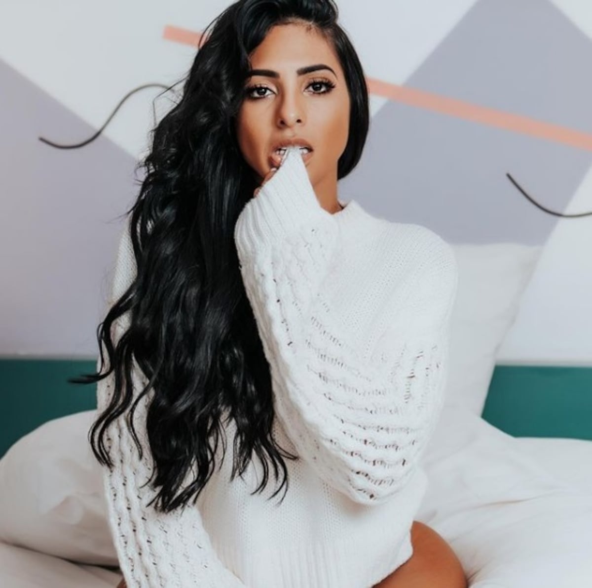 Jacky Guzmán celebra su cumpleaños 32 rodeada de ‘víboras’