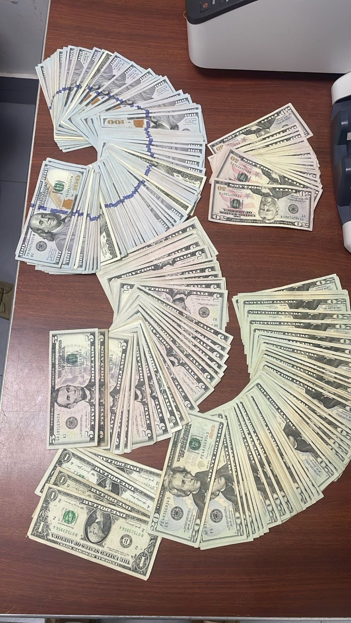 Traía 16 mil escondidos: Cubana cae con dinero encima y otros ocultos en sus partes íntimas en Panamá Pacífico