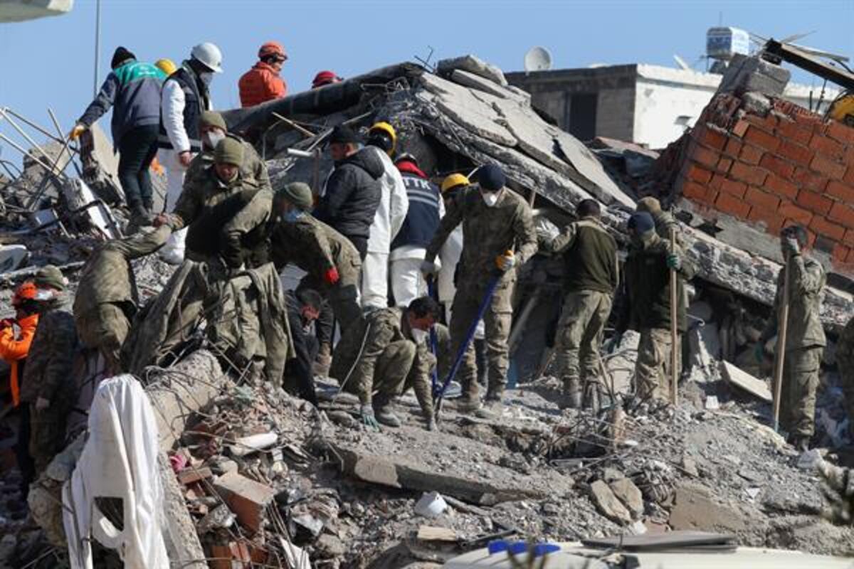 Por primera vez en 35 años, abrieron un cruce fronterizo entre Armenia y Turquía para permitir el paso de ayuda tras el terremoto