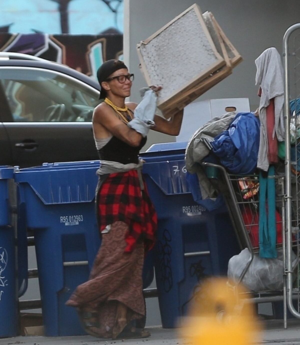 De Hollywood a buscar comida en la calle para sobrevivir: La desgarradora historia de Loni Willison