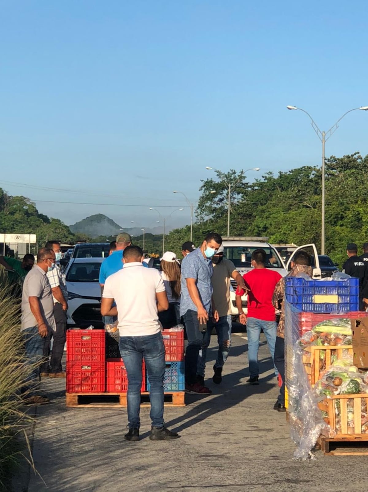 Aplausos. Arrendatarios de Merca Panamá donan más de 8 mil bolsas con alimentos