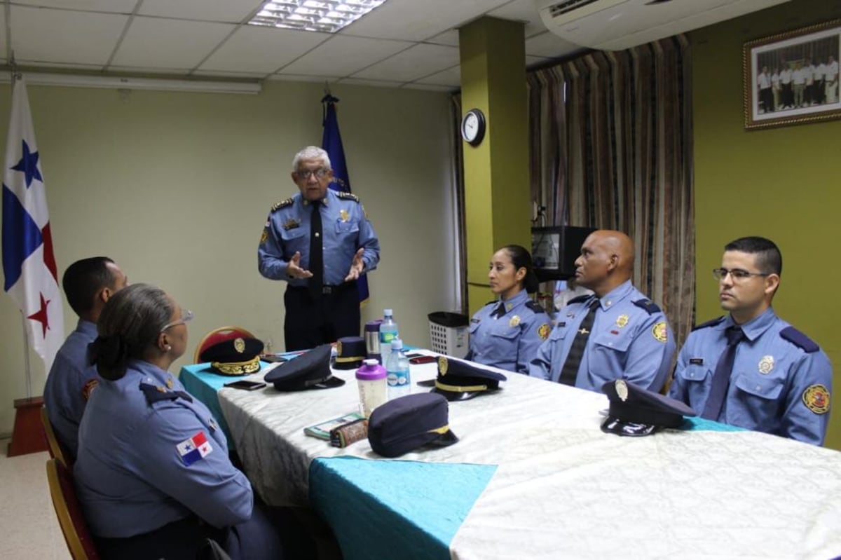 El Dr. Solís toma posesión como el nuevo director general de los Bomberos de Panamá