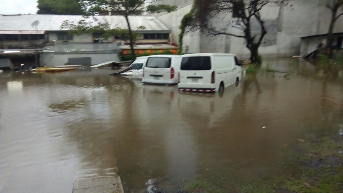 Cuidado al tomar la vía Centenario como ruta de salida porque está inundada