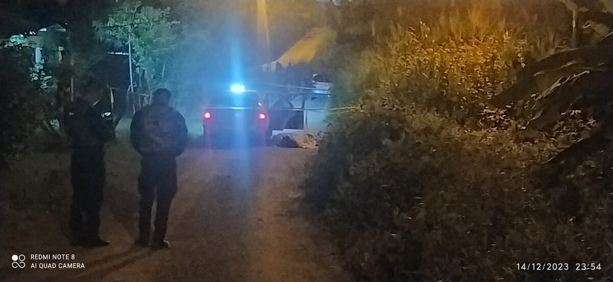 Cuatro pasajeros le muestran un revólver calibre 38 a taxista y este en defensa disparó matando a tres